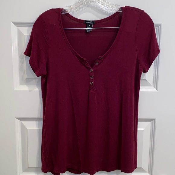 RUE21 Sz S Short Sleeve Henley Tee Maroon Stretch Slinky Thin Material Oversized - Picture 1 of 8